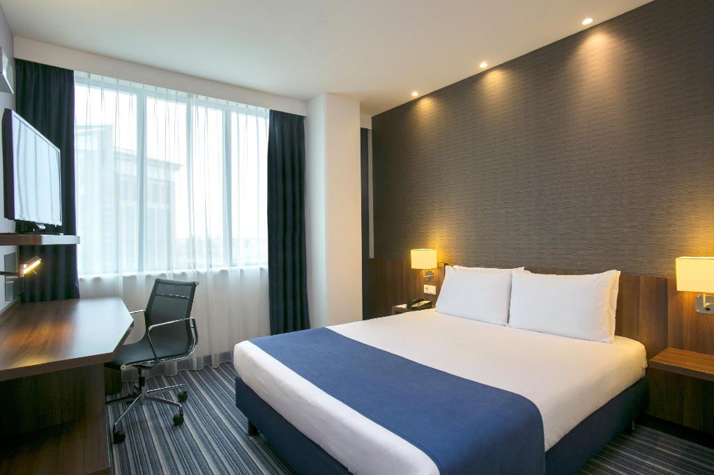 Holiday Inn Arena Towers Express: £365